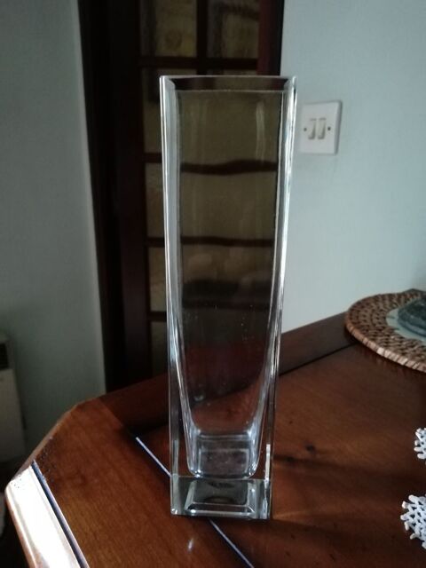 Vase en verre section carre h=20 x 5 cm 12 Lsigny (77)