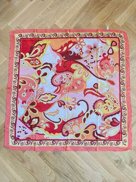NEUF, Foulard Orange carr� 80x80cm, 45% soie-55% polyester 10 Paris 19 (75)