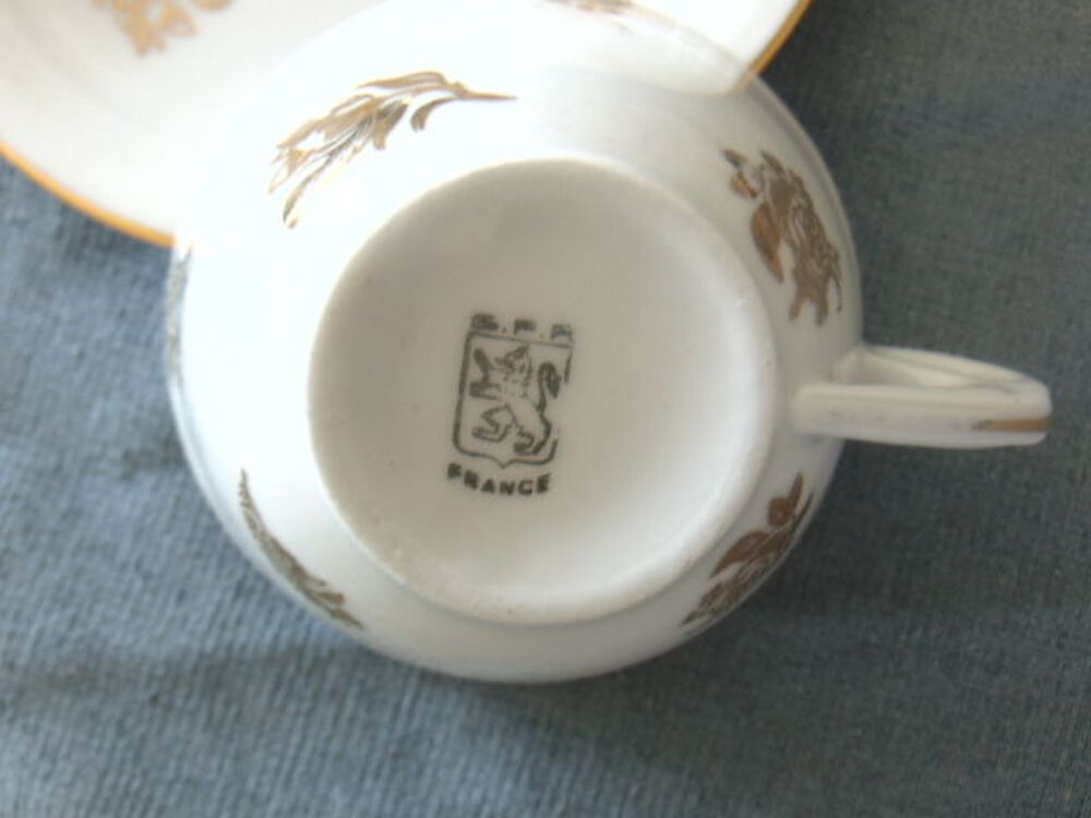 Service &agrave; caf&eacute; SFR France ? Porcelaine blanche &amp; dorures Cuisine