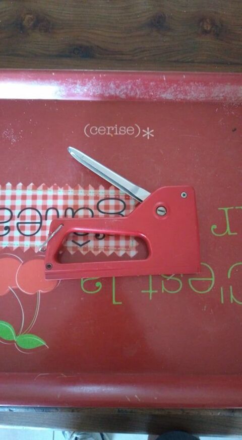 agrafeuse esco derby 15 La Seyne-sur-Mer (83)