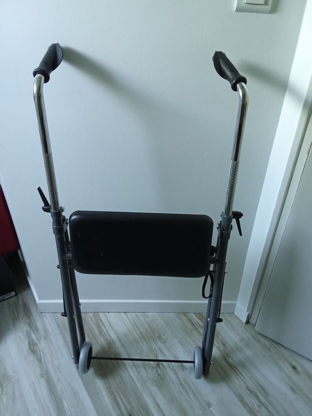 D&eacute;ambulateur 2 roues neuf Meubles