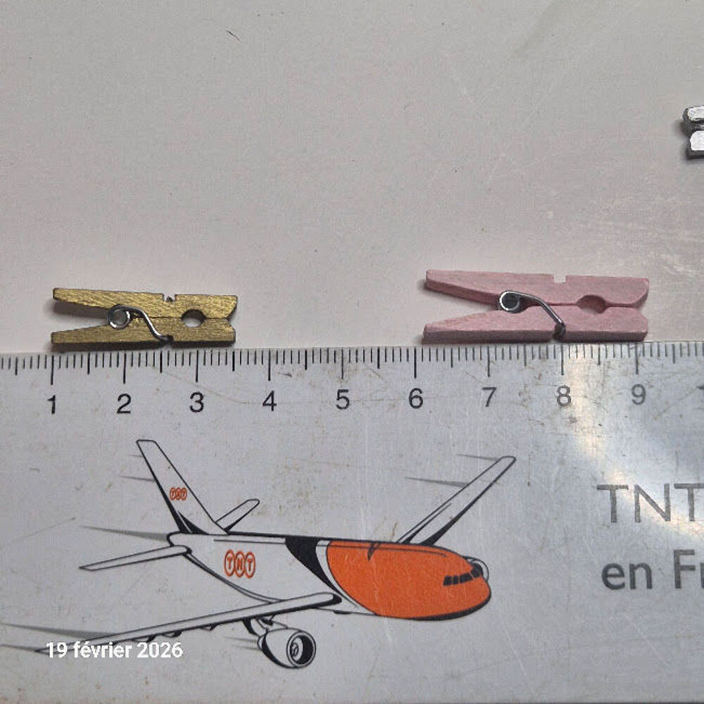 Lot de 80 mini pinces &agrave; linge en bois et en couleur, 25 mm Décoration