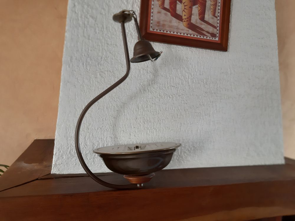 Lustre simple en bois et m&eacute;tal dor&eacute; bronze Meubles
