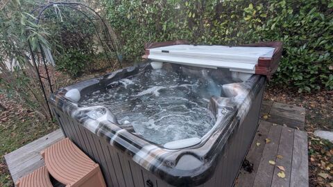 Spa Sundance 7 places ? haut de gamme ? excellent �tat Bron (69)