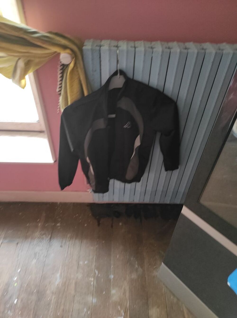 15€ trois veste taille 6 ans de marque Adidas kappa Vêtements enfants
