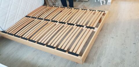 Lit 1m40x1m90 . Sommier lattes .tres bon matelas  + tête 300 Vaux-sur-Mer (17)