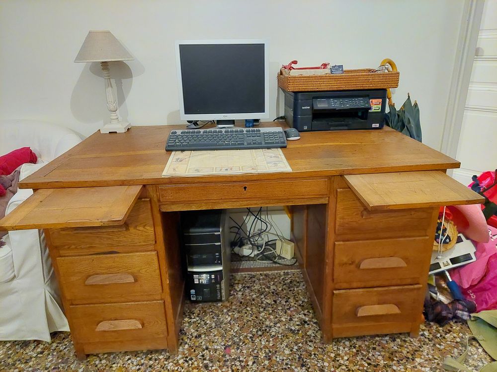 V&eacute;ritable bureau de professeur Meubles