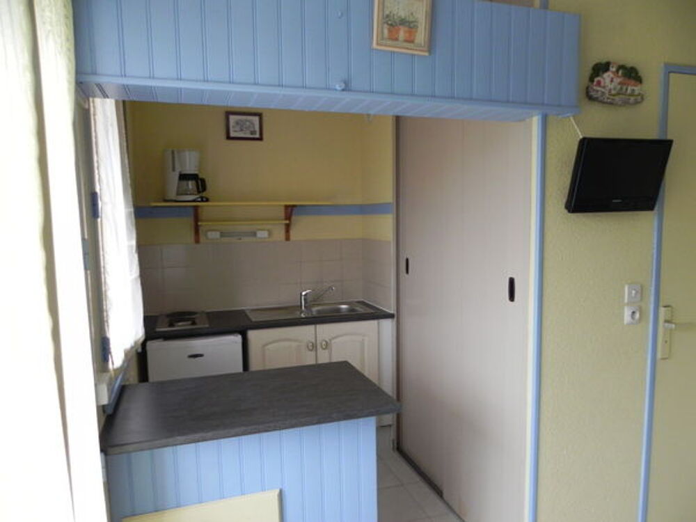   STUDIO A BORMES LES MIMOSAS Provence-Alpes-Côte d'Azur, Bormes-les-Mimosas (83230)