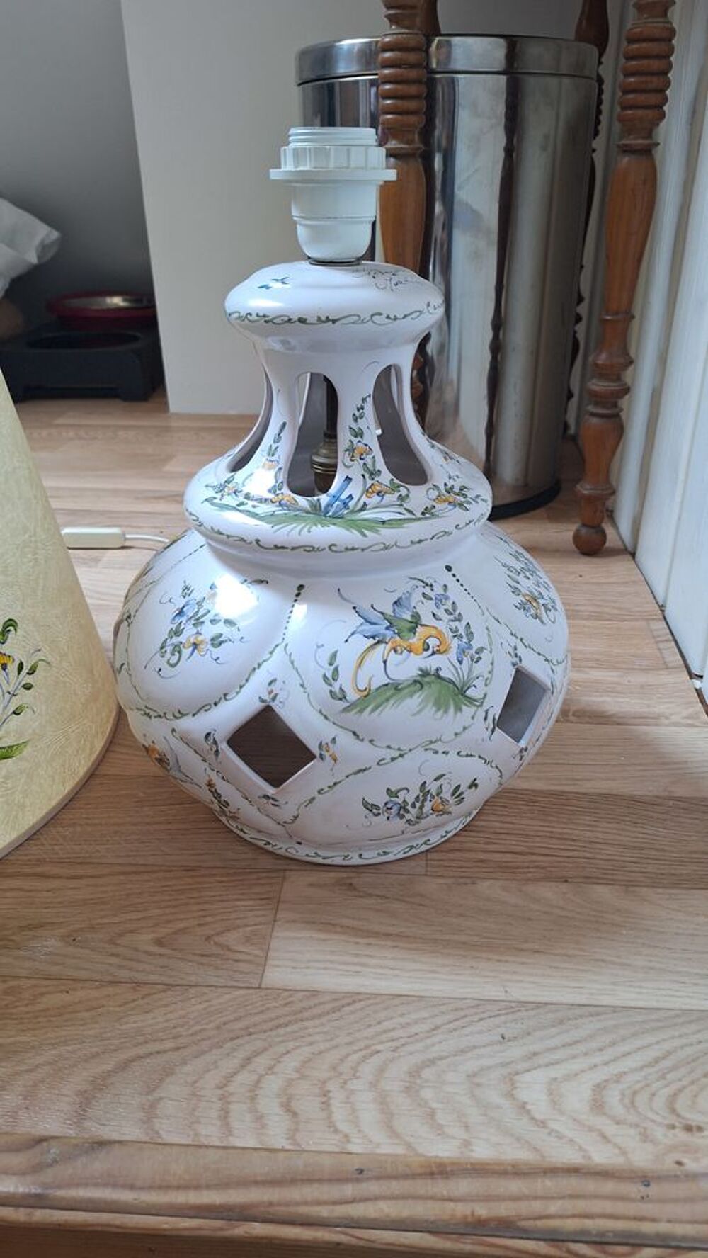 Grande lampe de Moustiers avec son abat-jour Décoration