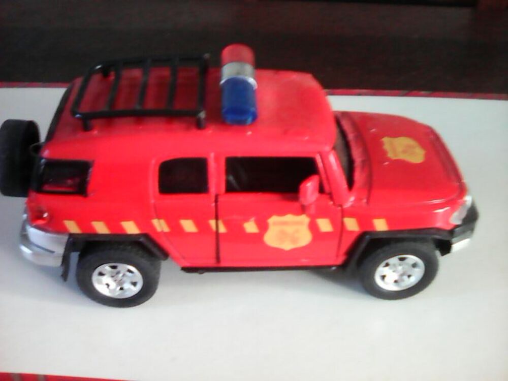 Voiture 4x4 Pompier Mexique Marque Next 1/43 &agrave; frictions 