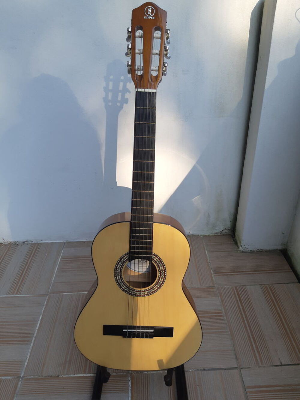 guitare et housse et repose guitare Instruments de musique