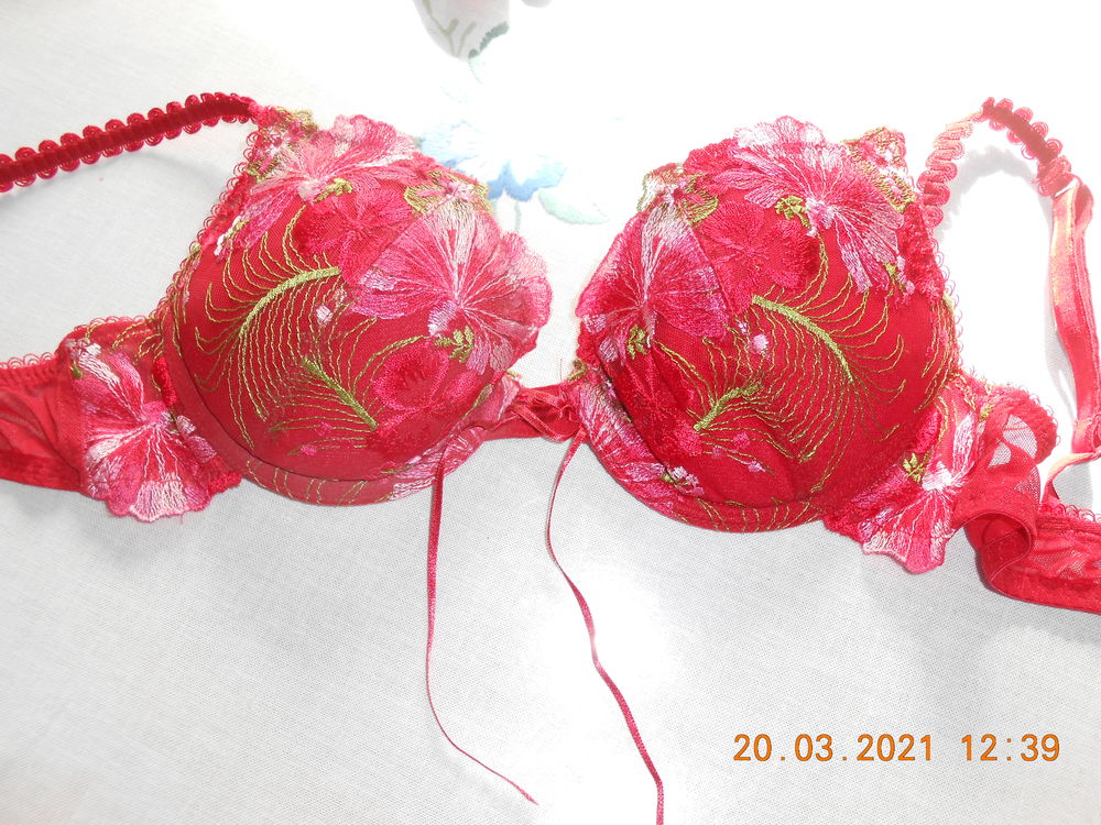 ensemble lingerie en soie rouge taille 38 Vêtements