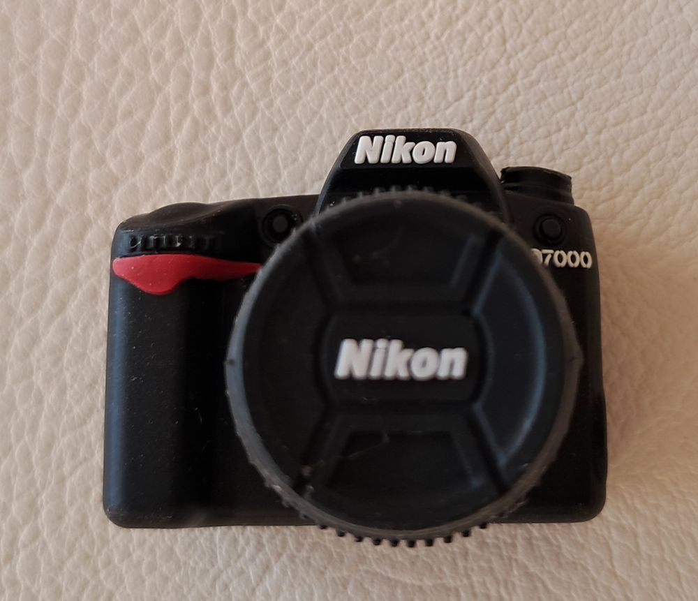 cl&eacute; usb 8 gb reproduction d'un appareil photo nikon D 7000
Matériel informatique
