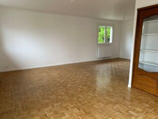  Appartement à louer 4 pièces 77 m²