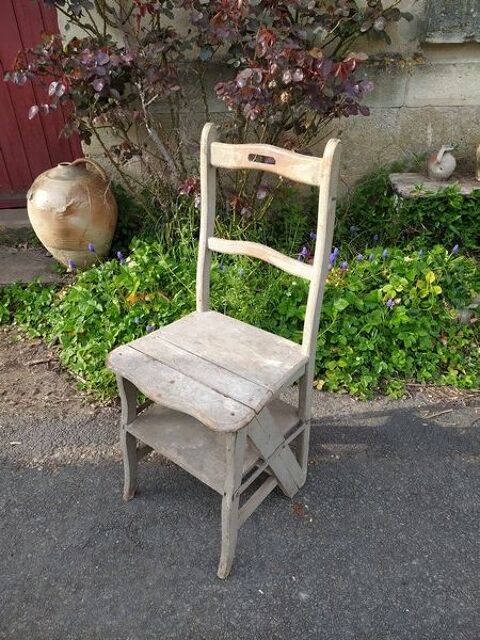 Ancienne Chaise de Biblioth�que Escabeau Escamotable 
80 Loches (37)
