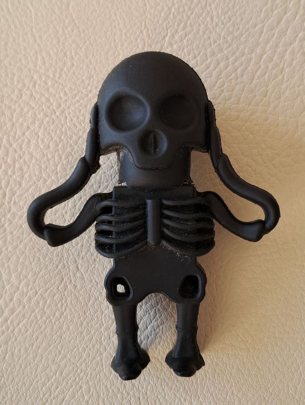 cl&eacute; usb 8 go en forme de squelette t&ecirc;te de mort Matériel informatique