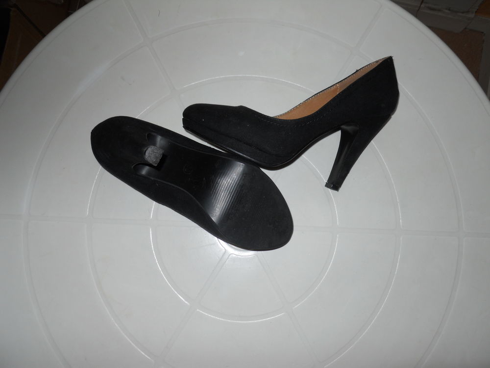 chaussures noires &agrave; talons Chaussures