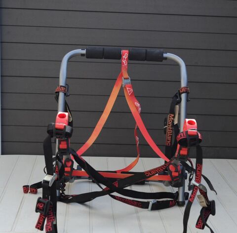 Porte vélo sur hayon arrière de voiture Vertou (44)