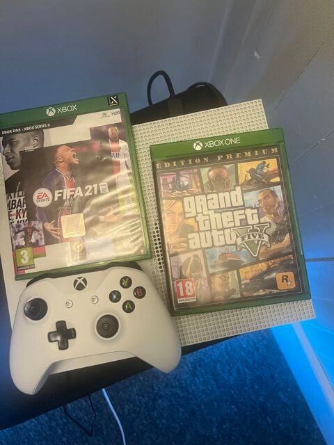 XBOX ONE S 1 TO + 2 JEUX ET 1 MANETTE 130 Nantua (01)