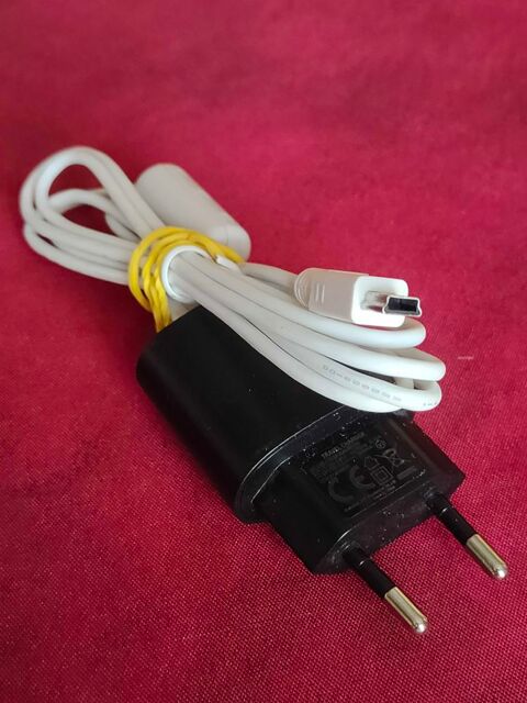 Chargeur de t�l�phone portable longueur 1m30 2 Avermes (03)