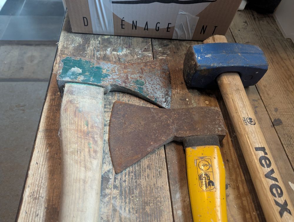 1masse et 2 haches Bricolage