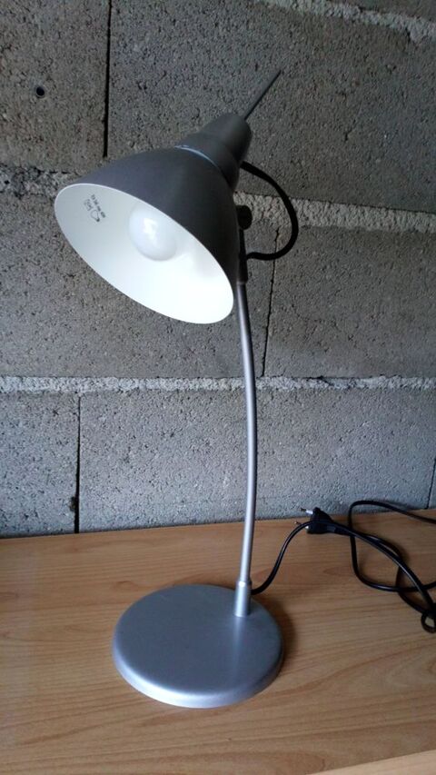 Lampe de bureau mtal vintage grise
0 Ferrires-en-Gtinais (45)