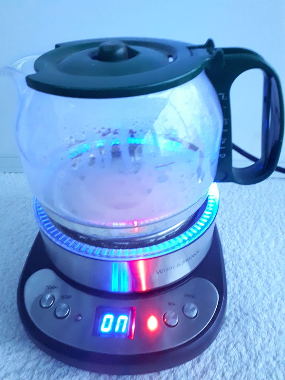 Bouilloire &eacute;lectrique en verre White &amp; Brown Electrom�nager