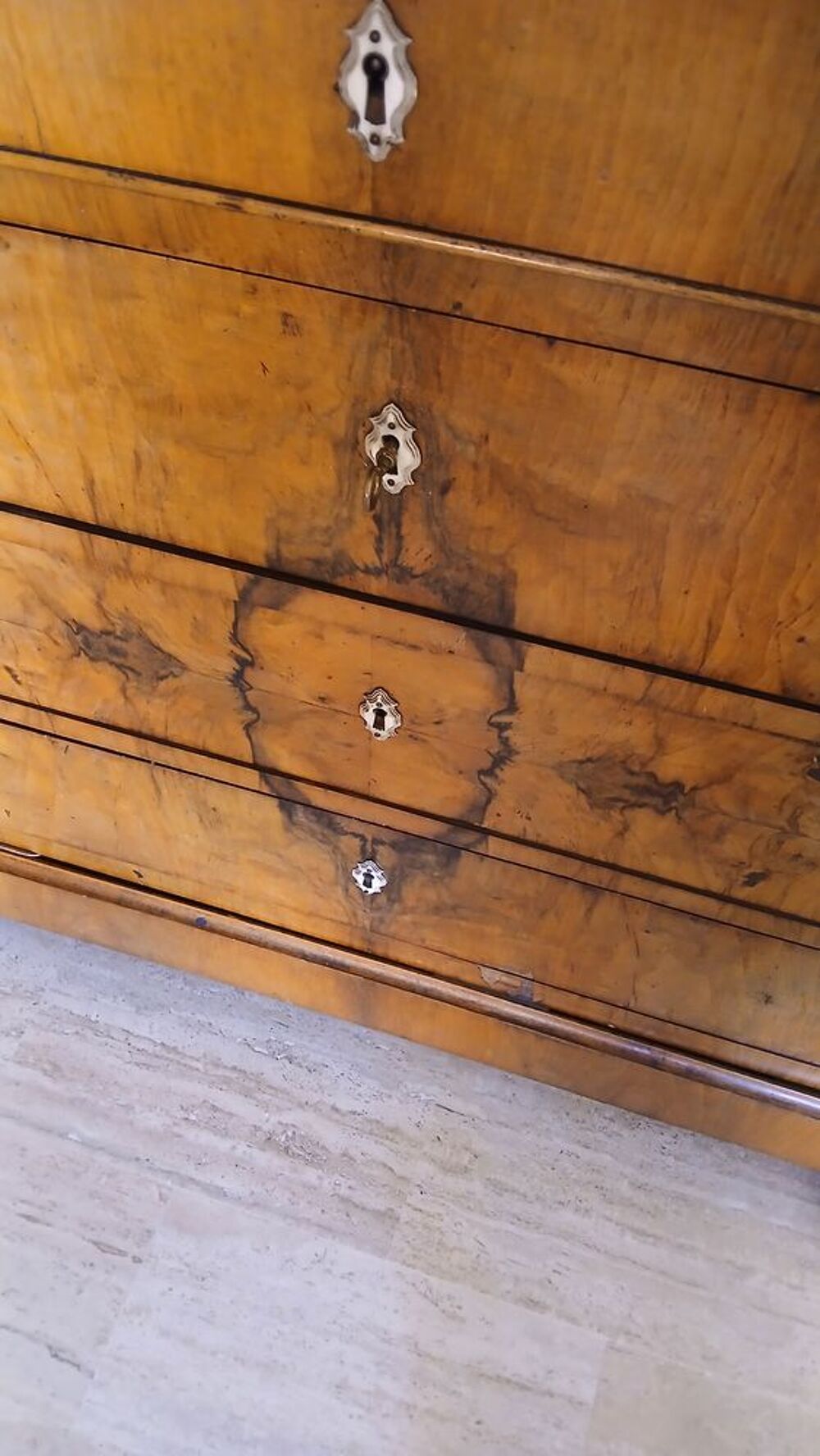 Commode ancienne avec 5 tiroirs qui ferme &agrave; cl&eacute; Meubles