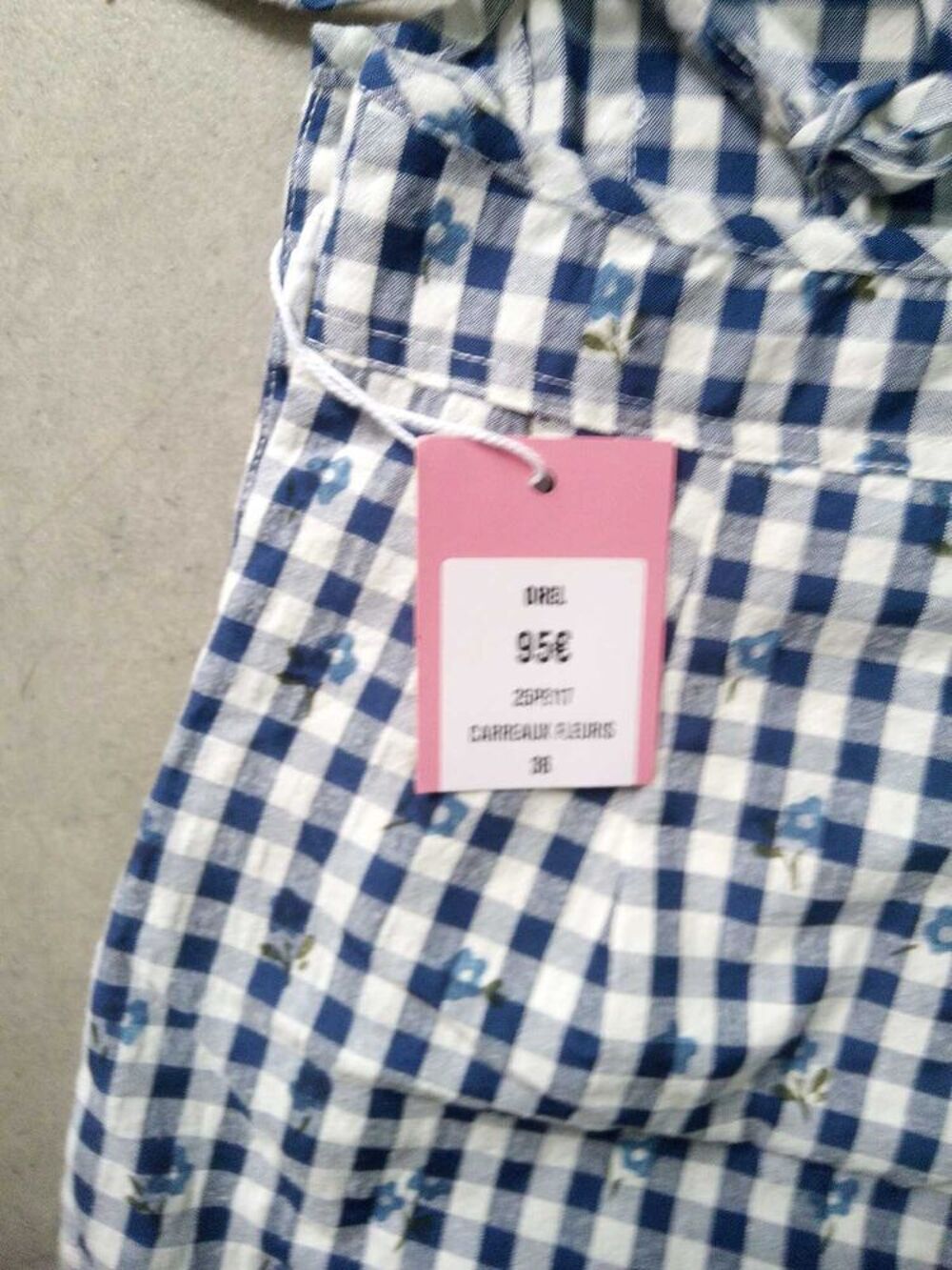 Pantalon femme taille 36 et 38 neuf Marque jamais port&eacute;. Sur Amiens Rivery. Pas d'envoi. 20 € pi&egrave;ce.... Vêtements