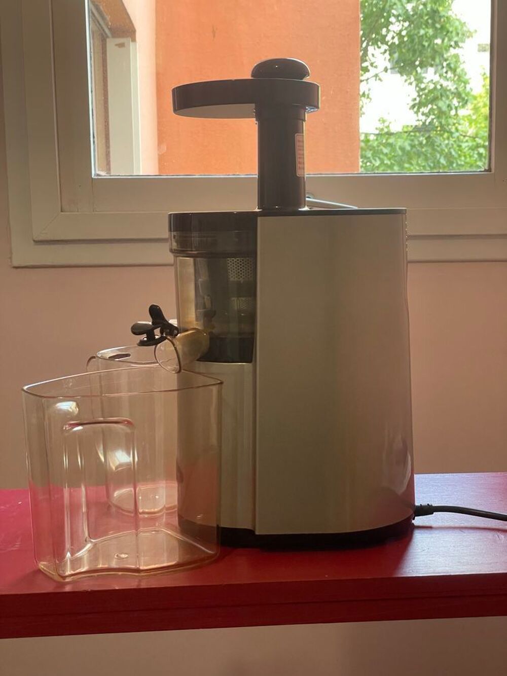 - [ ] Extracteur de jus Omega VSJ843RS €" Jus maison ultra vitamin&eacute; ! Electroménager