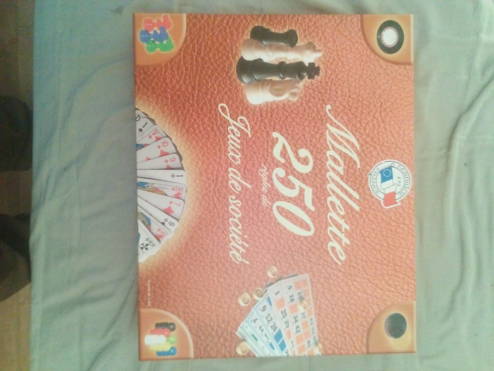 Malette 250 jeux de soci&eacute;t&eacute;. Jeux / jouets