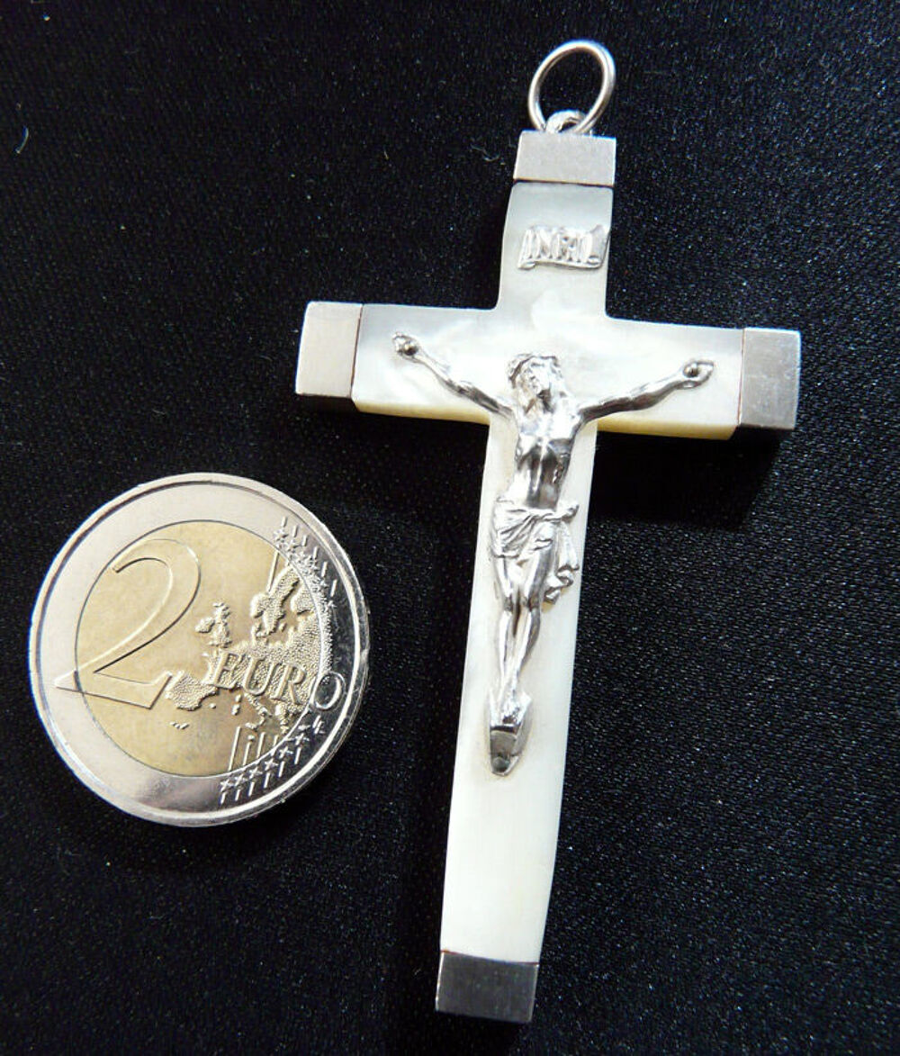Pendentif Croix-Crucifix en Nacre et Argent ann&eacute;es 1900-1910 Bijoux et montres