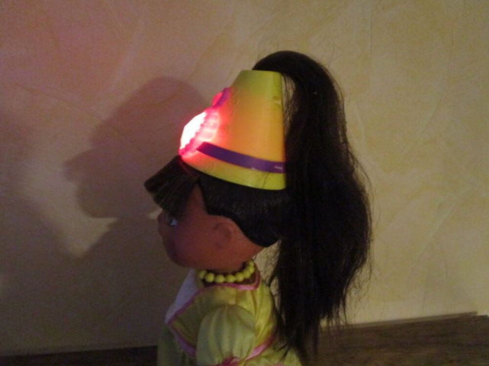 POUPEE DORA PARLE CHANTE CHEVEUX RETRACTABLE Jeux / jouets