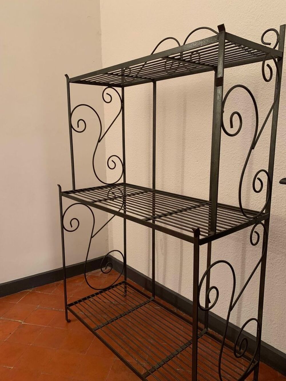 Meuble en fer forg&eacute; Meubles