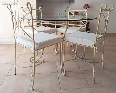 Table ronde et 4 chaises 249 La Ciotat (13)