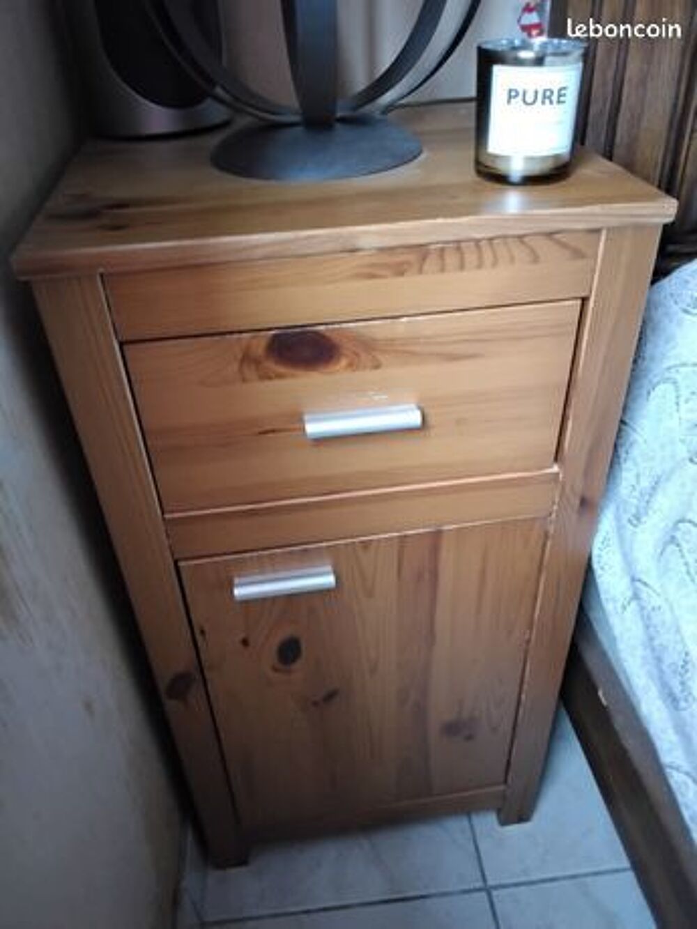 MEUBLE BAS EN BOIS pouvant servir de table de chevet Meubles