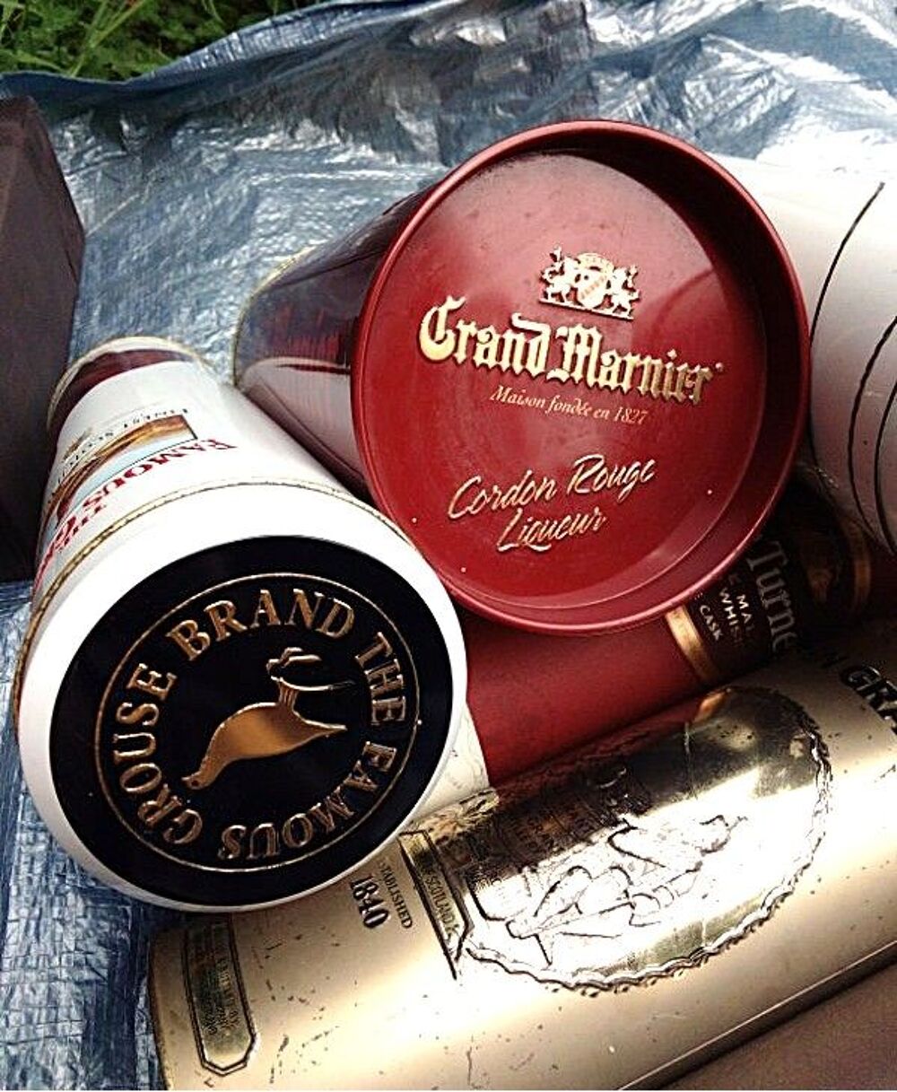 Lot de 11 boites de whisky, champagne, cognac Décoration