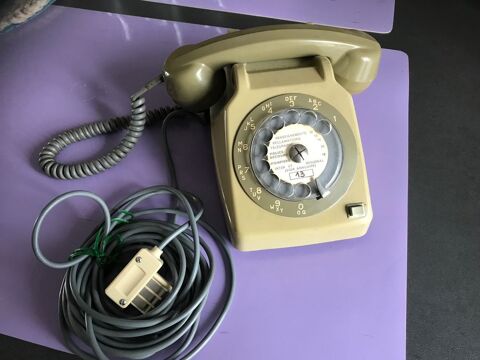 TELEPHONE A CADRAN VINTAGE GRIS 60 Champigny (51)