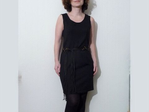 Robe Cintr�e Noir sans manches- Taille 36 10 Paris 15 (75)