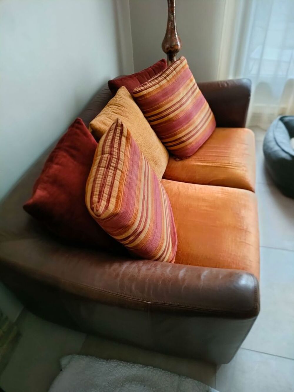 2 canap&eacute; cuir v&eacute;ritable et tissu
A l unit&eacute; ou par 2 Meubles