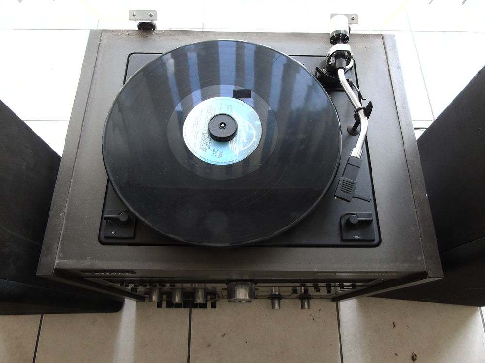 chaine st&eacute;r&eacute;o avec 2 baffes Audio et hifi