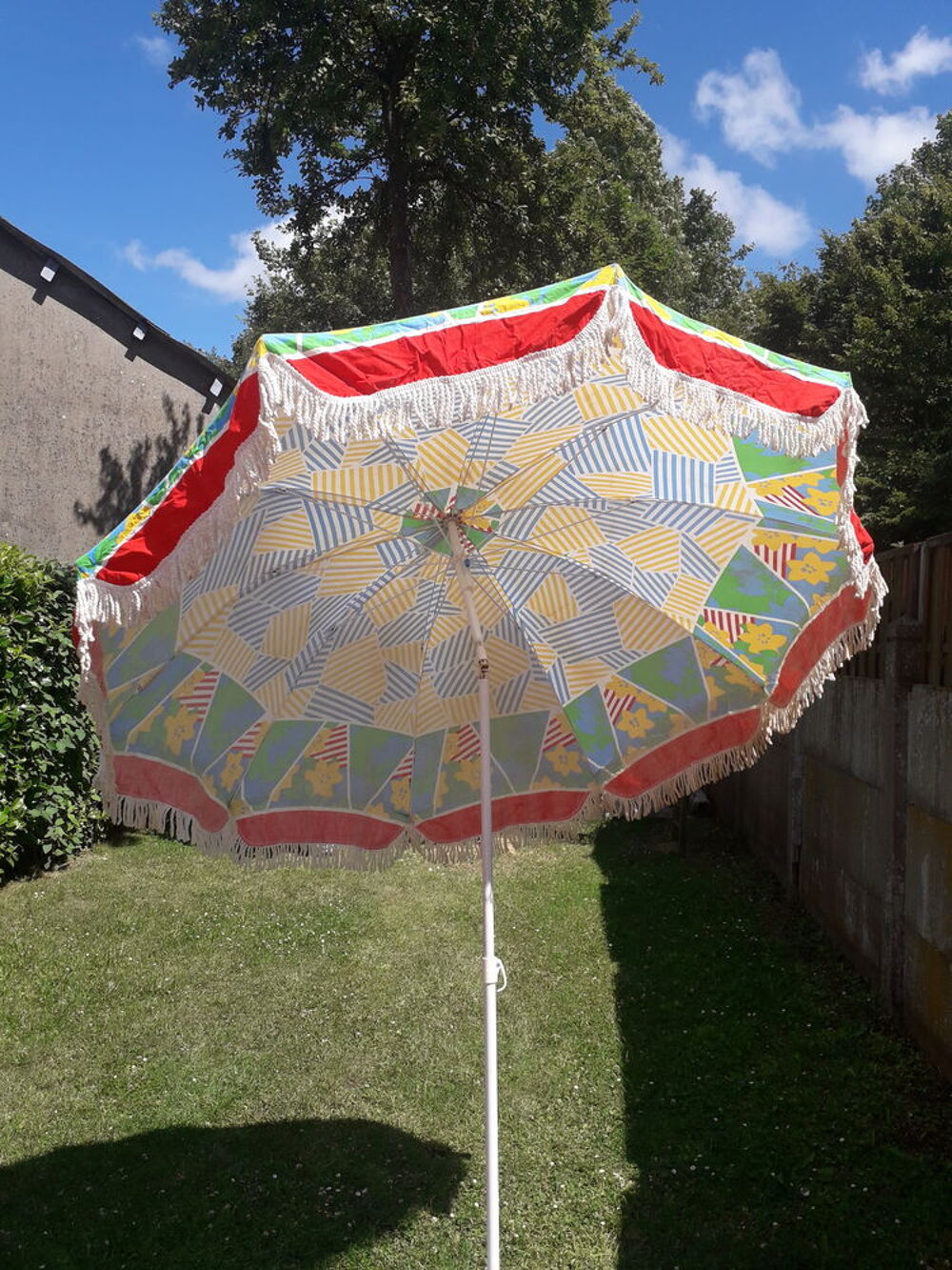 PARASOL ROND EN TOILE COULEUR. Jardin