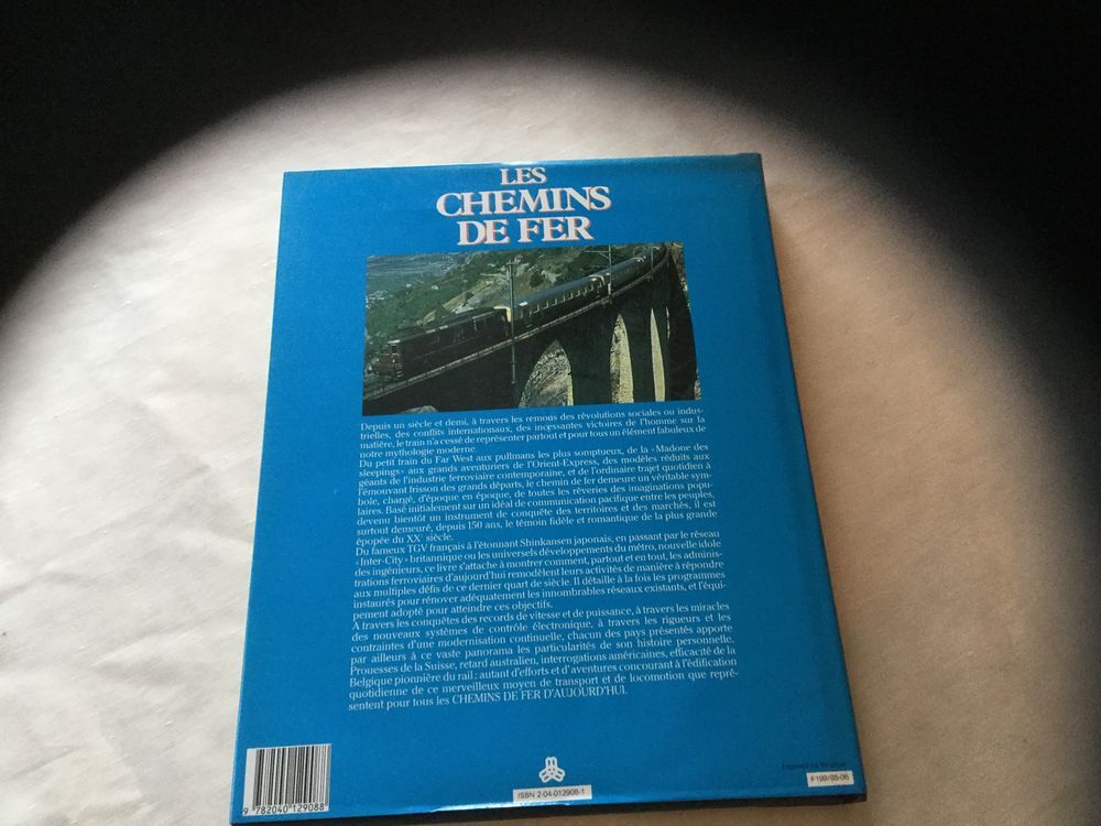 Les chemins de fer G.FREMAN ALLEN. Encyclop&eacute;die visuelle. Editions Bordas Livres et BD