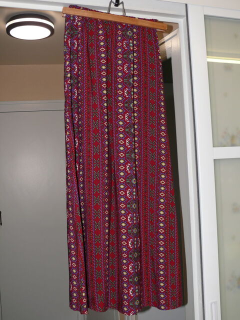 Jupe longue fond rouge 6 Saintes (17)