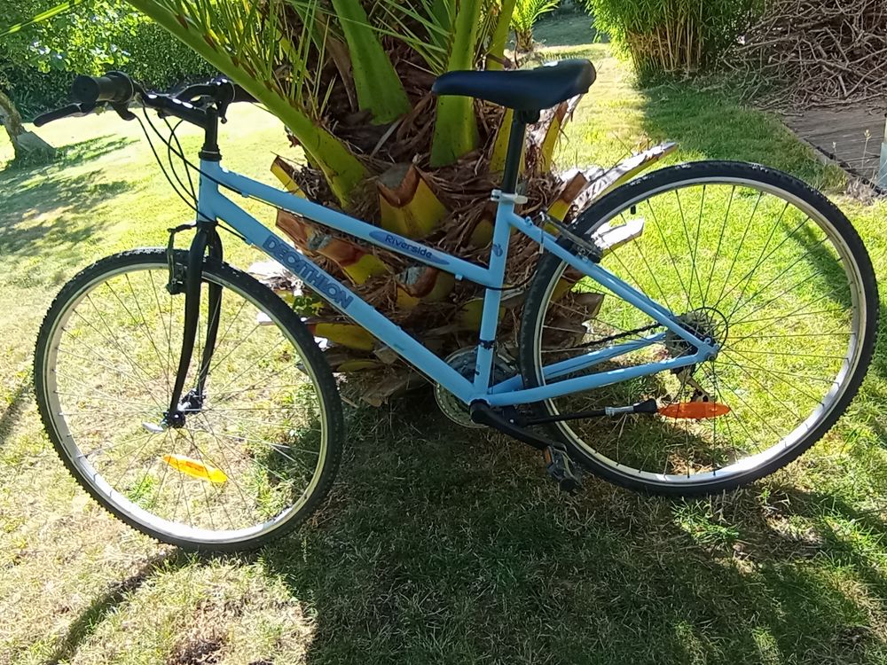 VTC v&eacute;lo tout chemin Decathlon femme taille S M. Vélos