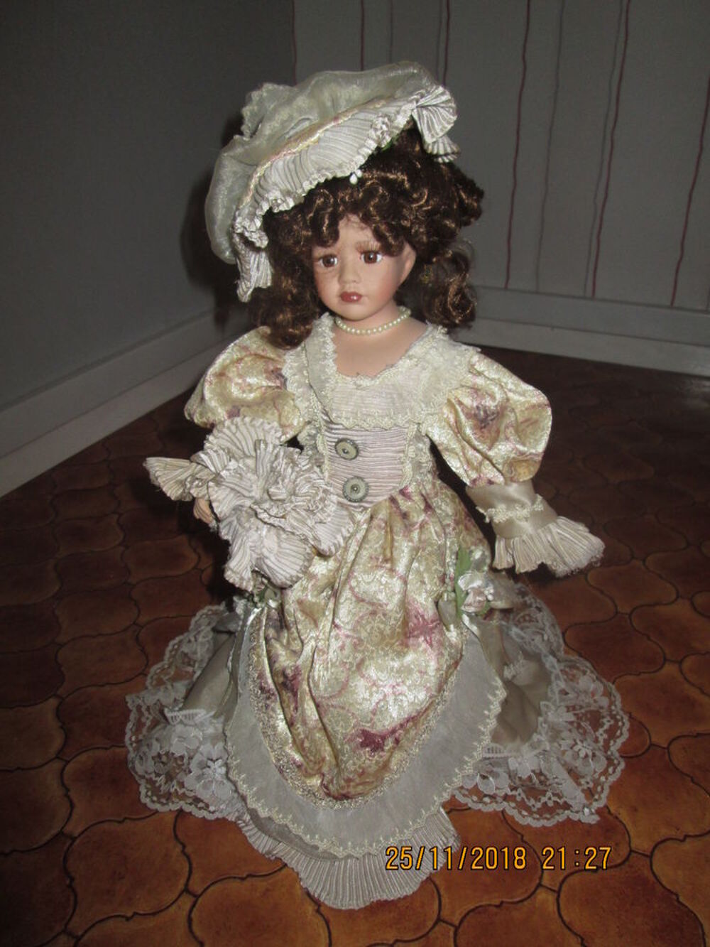 poup&eacute;e porcelaine 