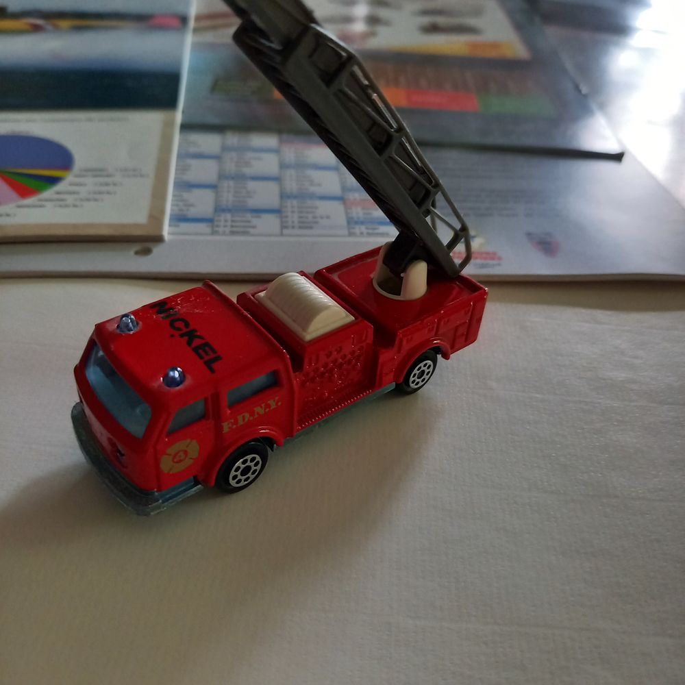 Lot de 7 calendriers de sapeurs pompiers et son camion 