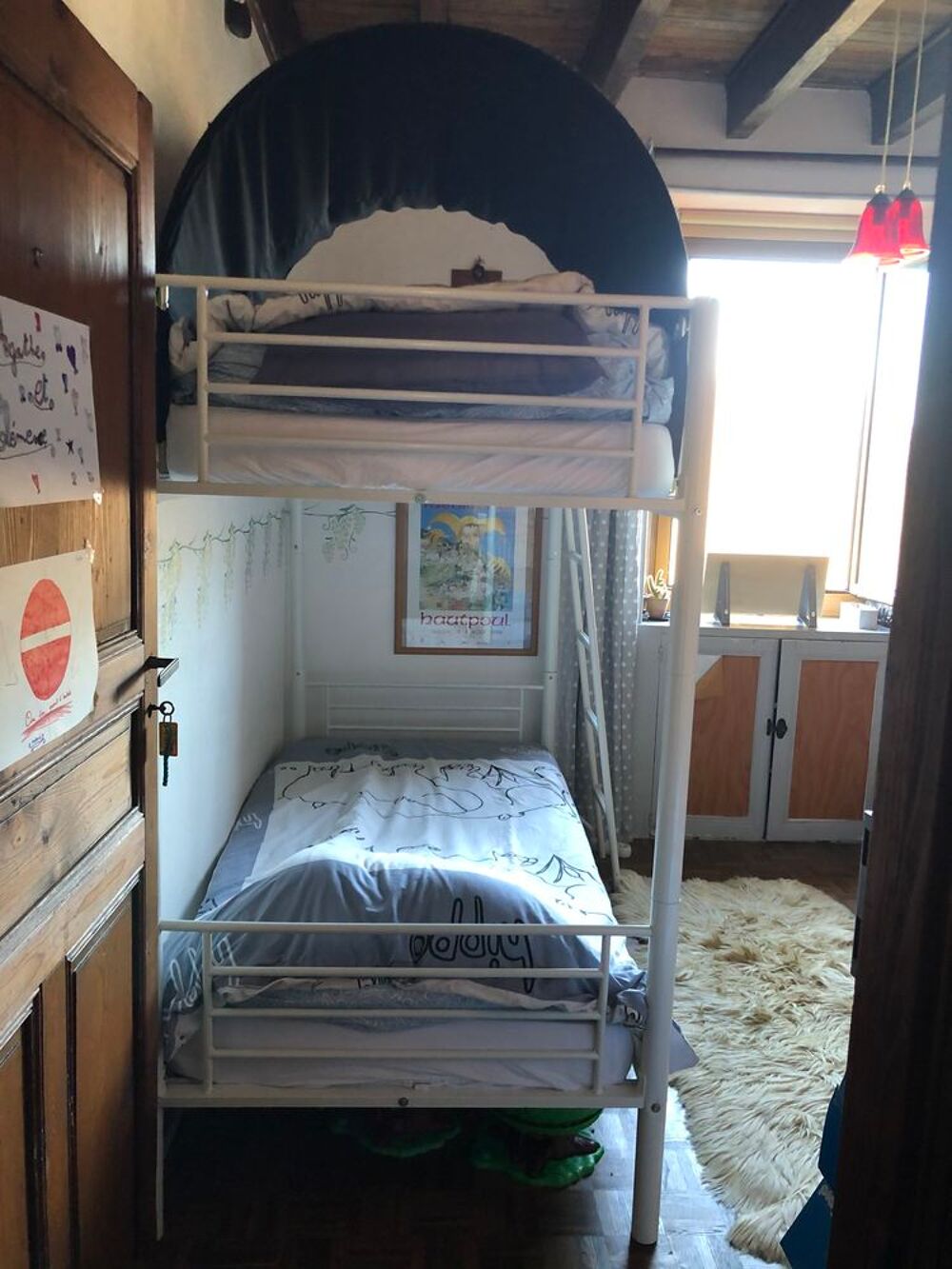 Lit superpos&eacute;s structure m&eacute;tallique
Sommier et matelas
Meubles