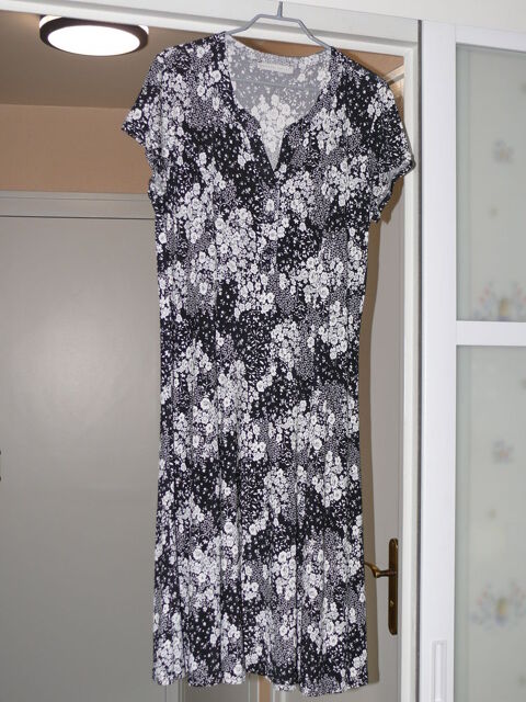 Robe  Armand Thiery  15 Saintes (17)