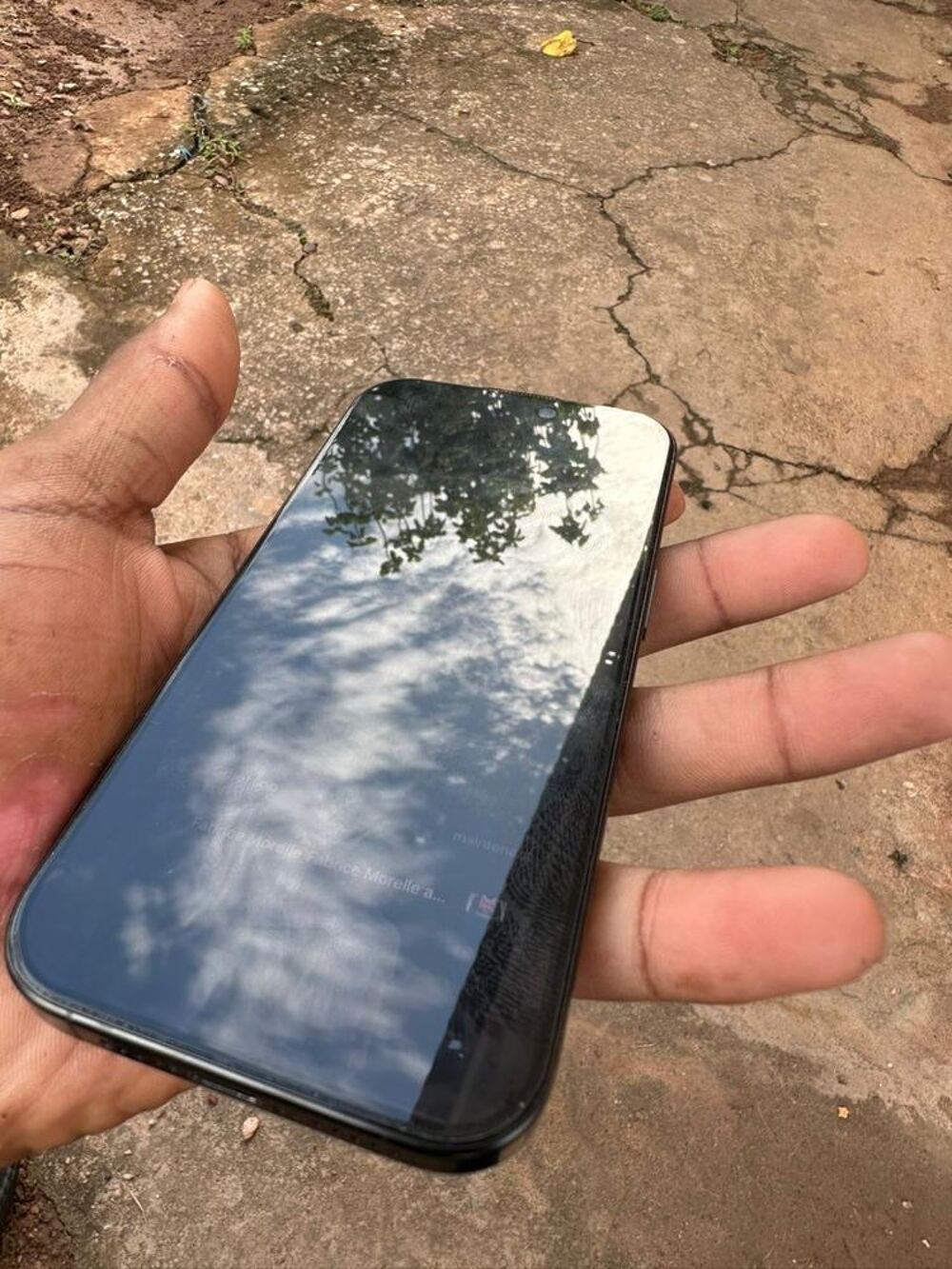 iPhone 16 pro 128 GO 800€ message en pv 0694141979 Téléphones et tablettes